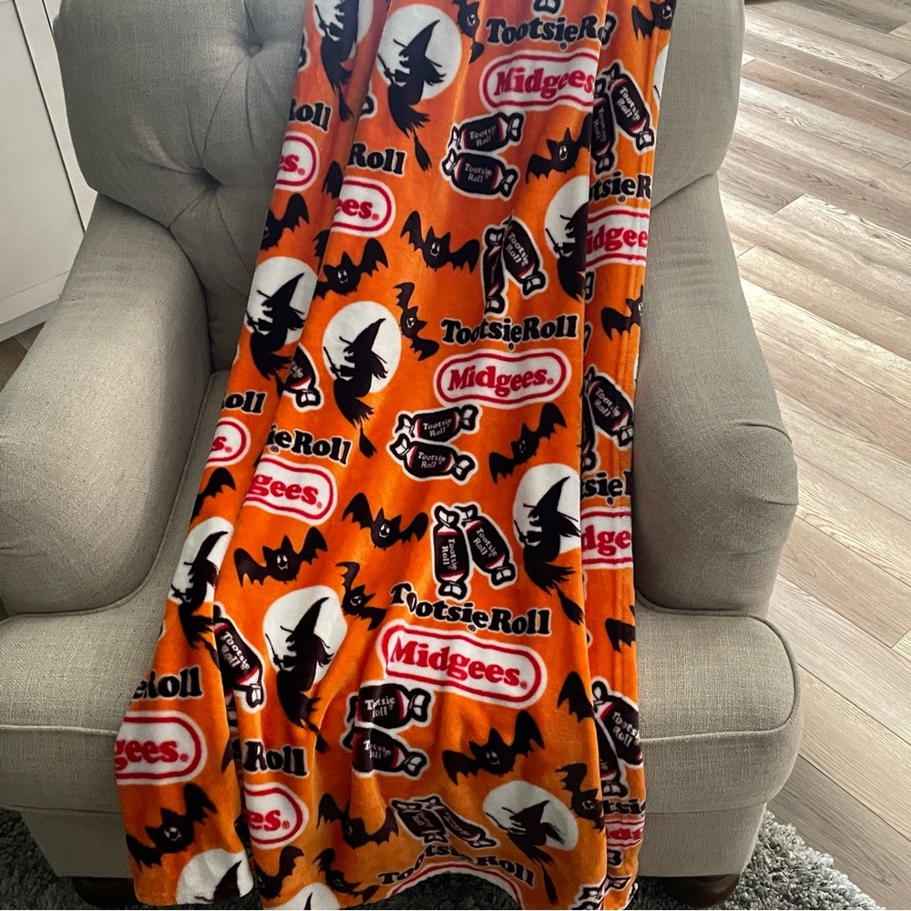 Halloween Tootsie Roll Witch Throw Blanket‎ 48x56